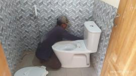 Pemasangan Closet Duduk Bagi Disabilitas